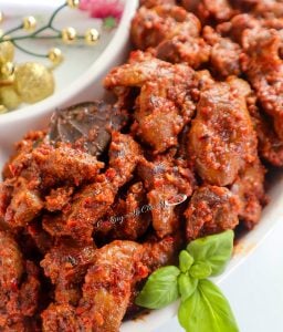 White dish of Peppered Gizzard.