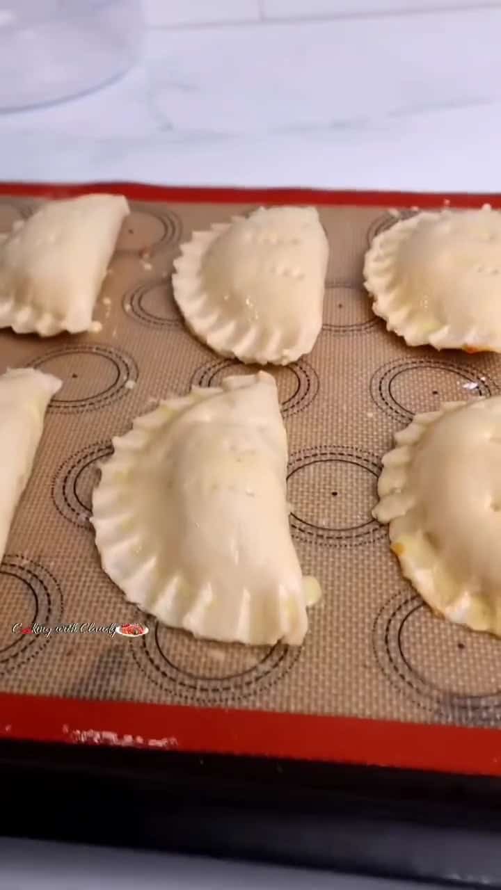 filled pastry for meat pie