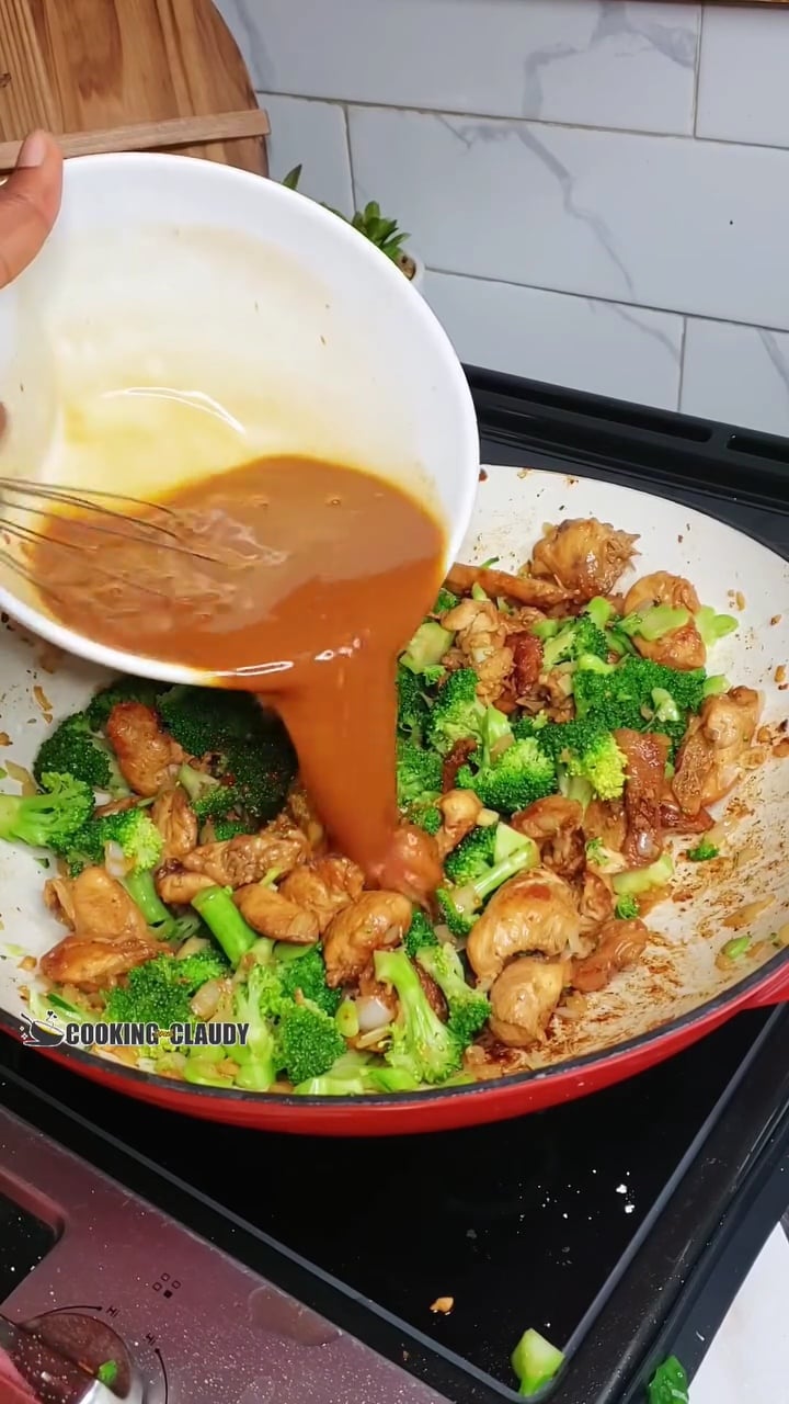 chicken and brocolli stir fry in a wok