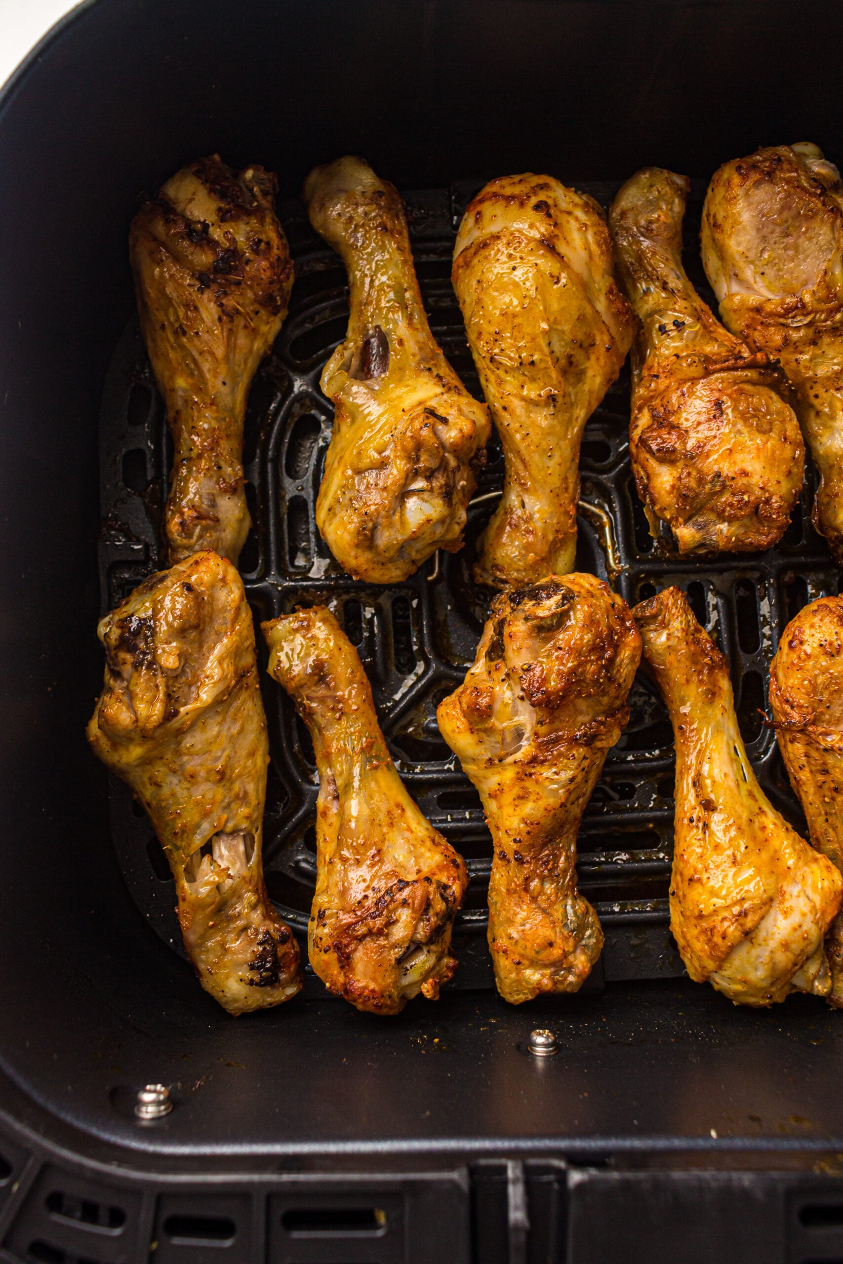 air fryer chicken drumsticks on aplate