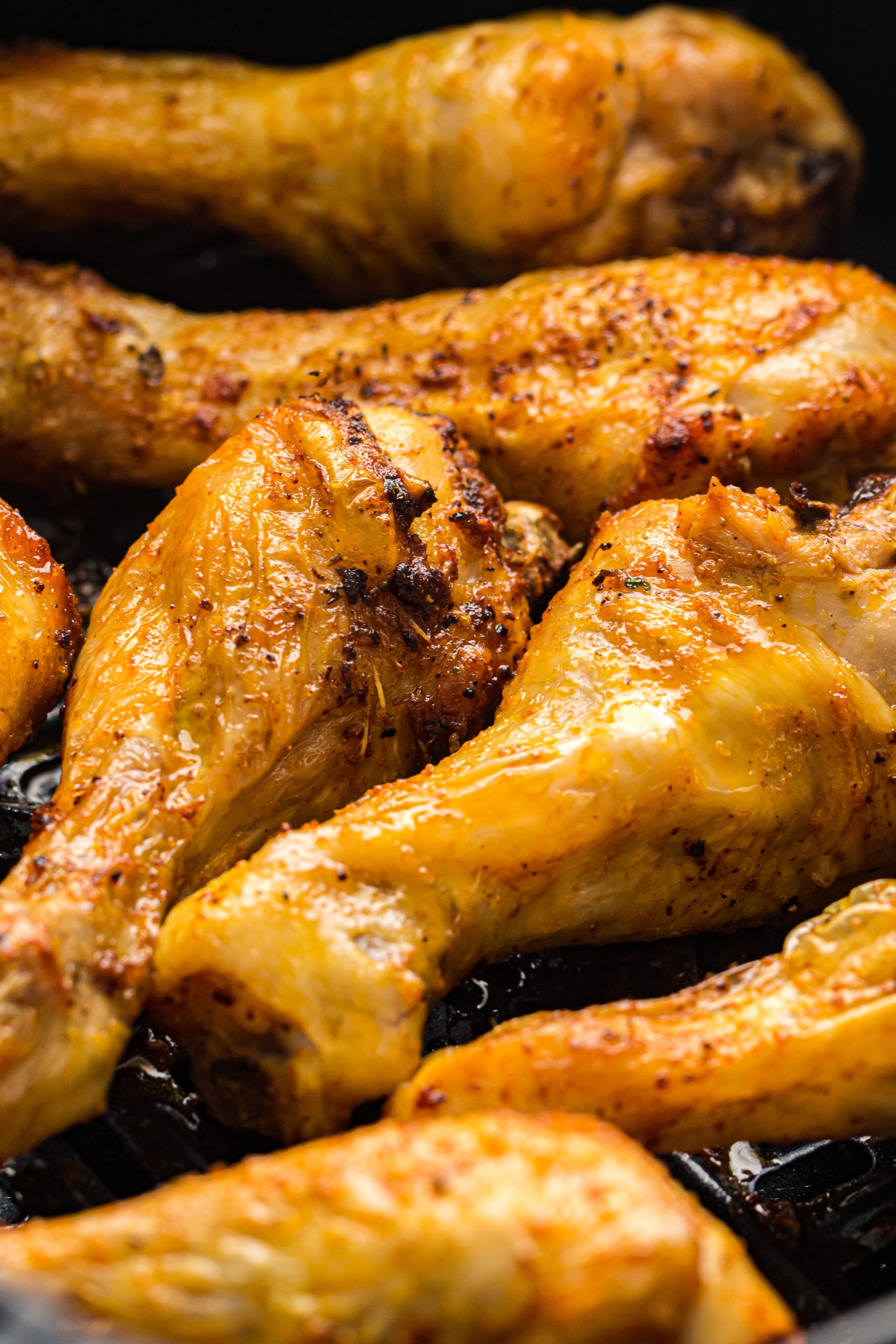air fryer chicken drumsticks on aplate