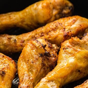 air fryer chicken drumsticks on air fryer plate
